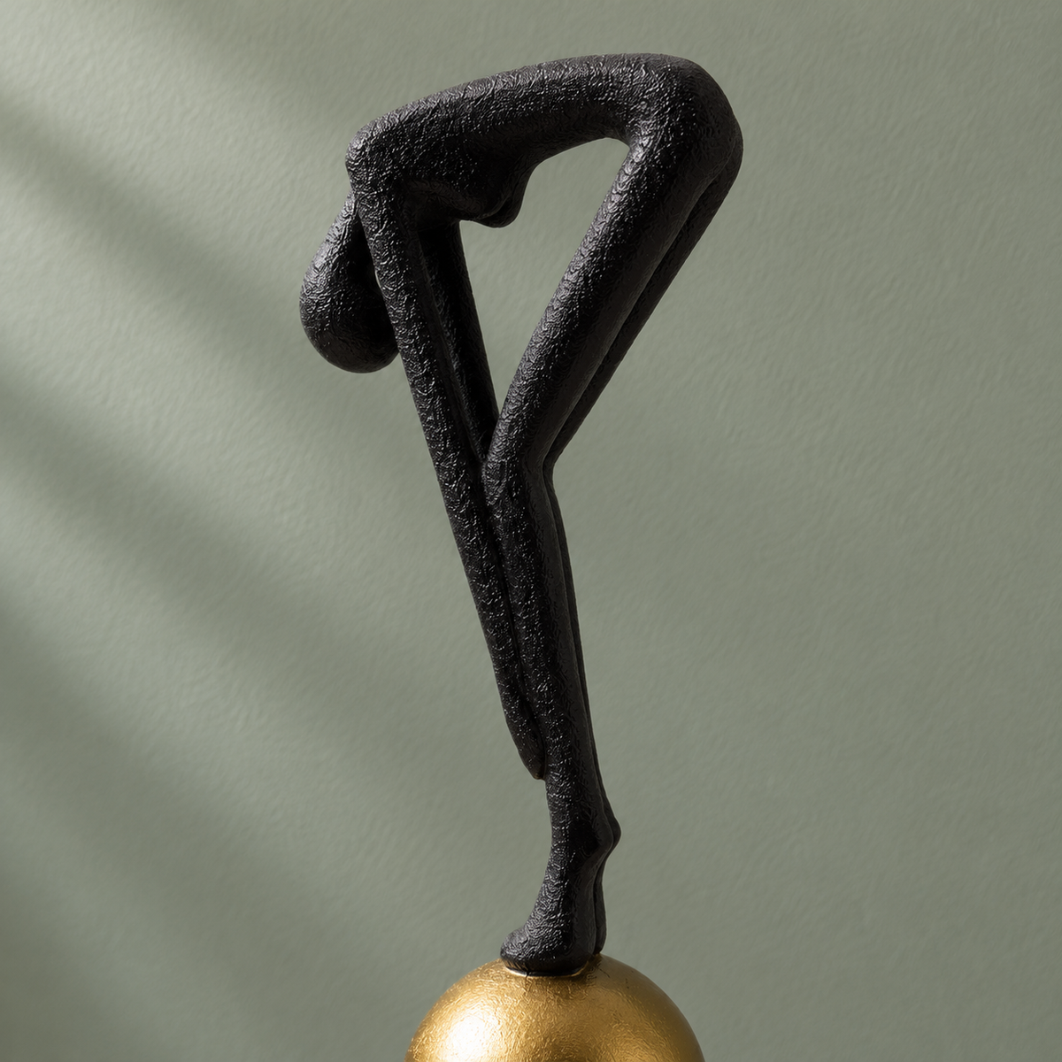 Abstract Balance Sculpture – Modern Decorative Showpiece | Black